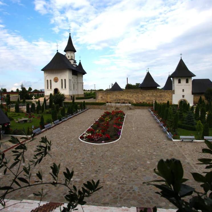 „Drumul Crucii”, la Mănăstirea Hadambu (test pentru functionalitate rezervari)