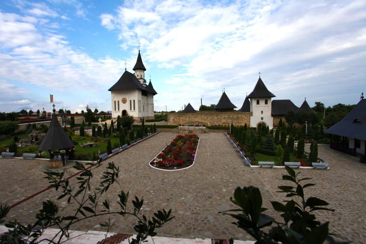 „Drumul Crucii”, la Mănăstirea Hadambu (test aplicatie) a nu se comanda-3