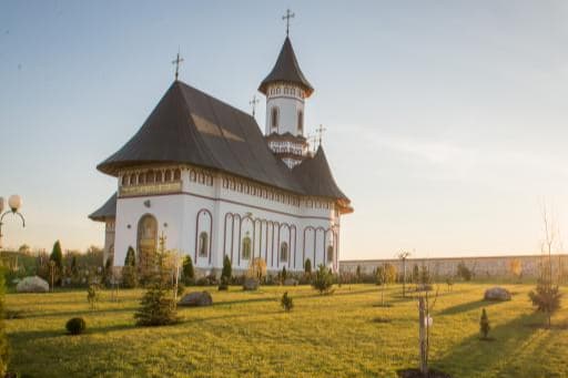 7 Mănăstiri din Suceava si Botosani-5