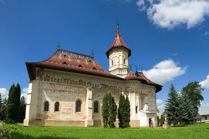 7 Mănăstiri din Suceava si Botosani-6