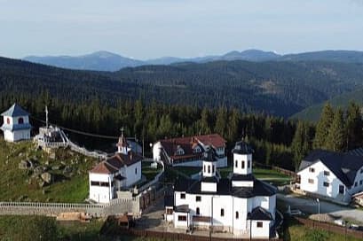 Mănăstirea Piatra Tăieturii – apus cu Panoramic Bus-7