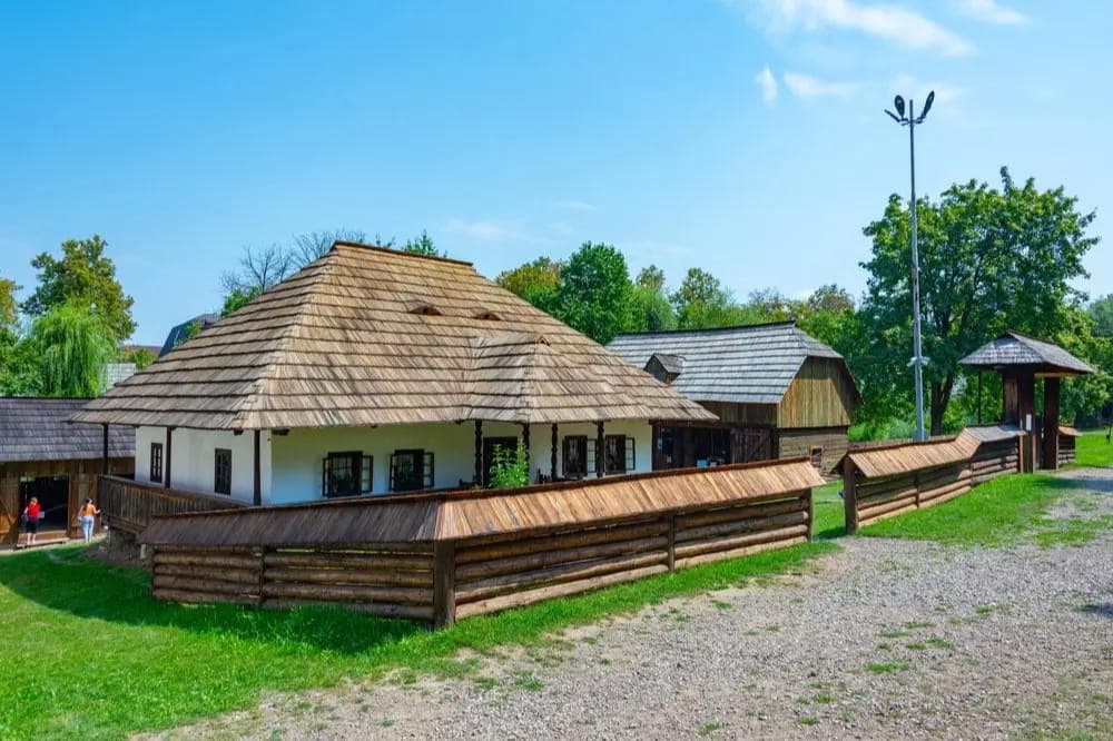 Manastiri din Tara Fagilor,Cetatea Sucevei și Drumul Talienilor -4