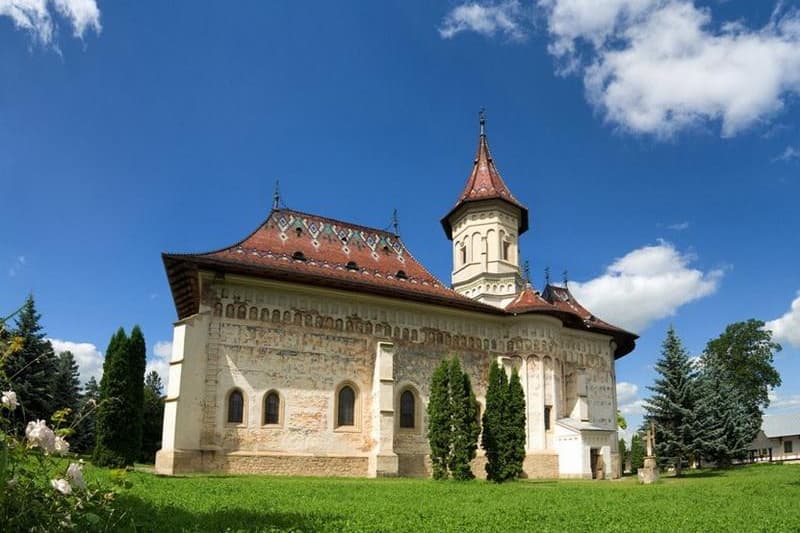 Manastiri din Tara Fagilor,Cetatea Sucevei și Drumul Talienilor -5