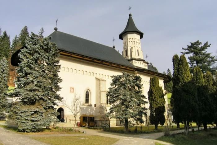 Manastiri din Tara Fagilor,Cetatea Sucevei și Drumul Talienilor -7