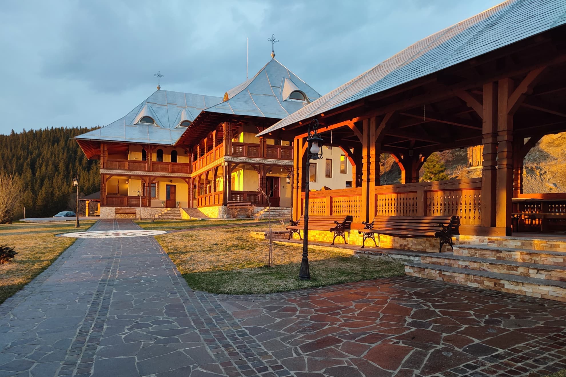 Micul Athos al Bucovinei – Mănăstirea Petru și Pavel din Botoș & Muzeul Etnografic Ciocănești-1