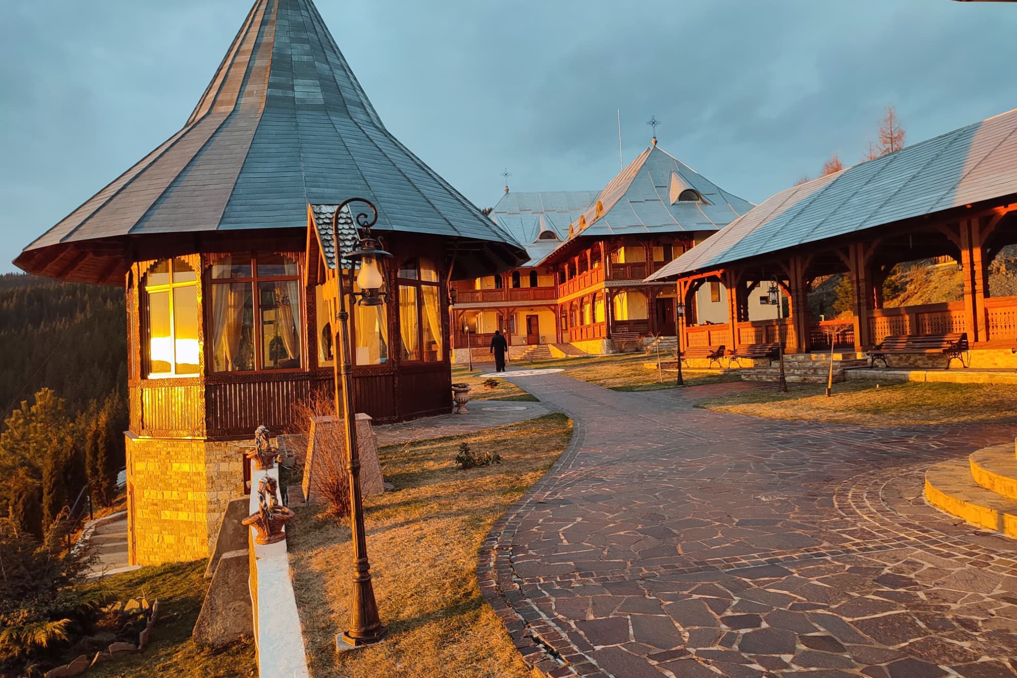 Micul Athos al Bucovinei – Mănăstirea Petru și Pavel din Botoș & Muzeul Etnografic Ciocănești-2