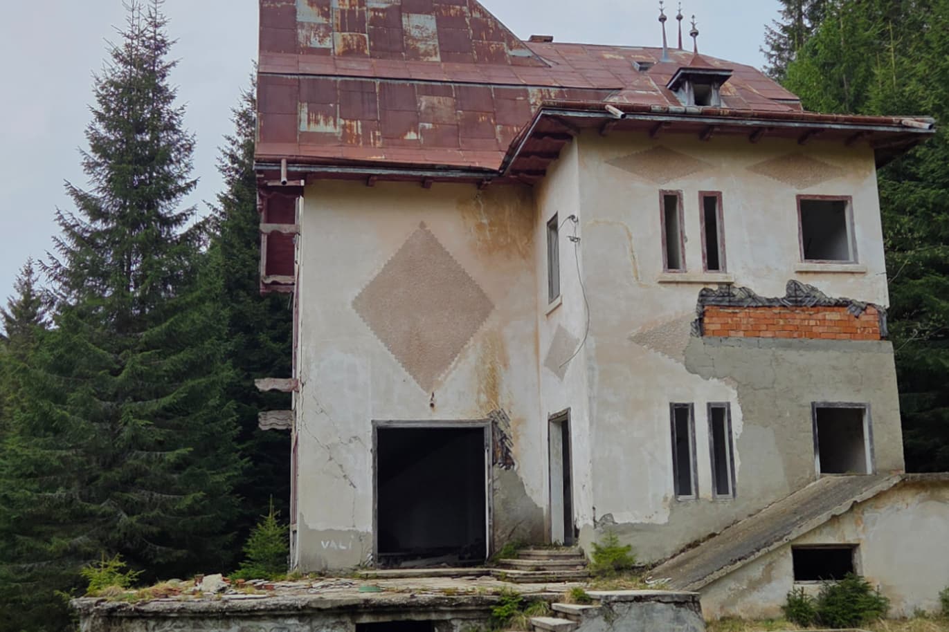 Experiență Panoramică în Parcul Național Călimani și la Fosta Vilă a lui Ceaușescu-1