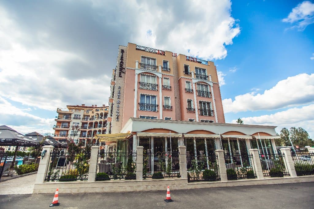 AVENUE DELUXE
