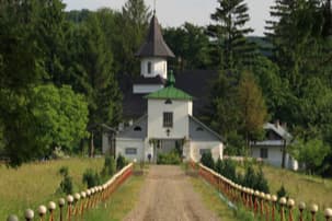 7 Mănăstiri din Suceava si Botosani-3