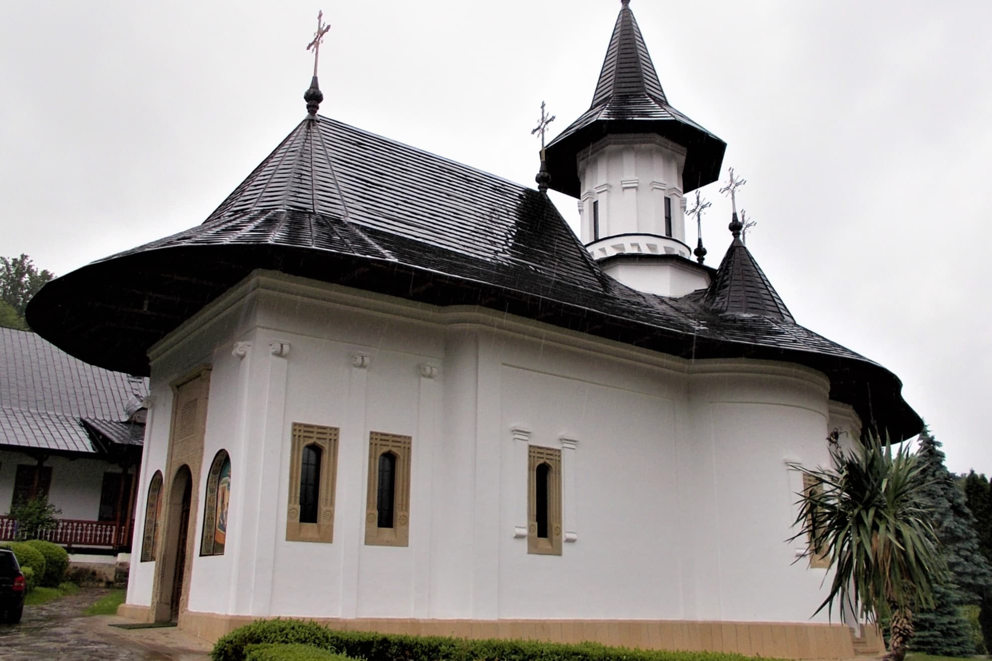 Manastirea Sihastria 2