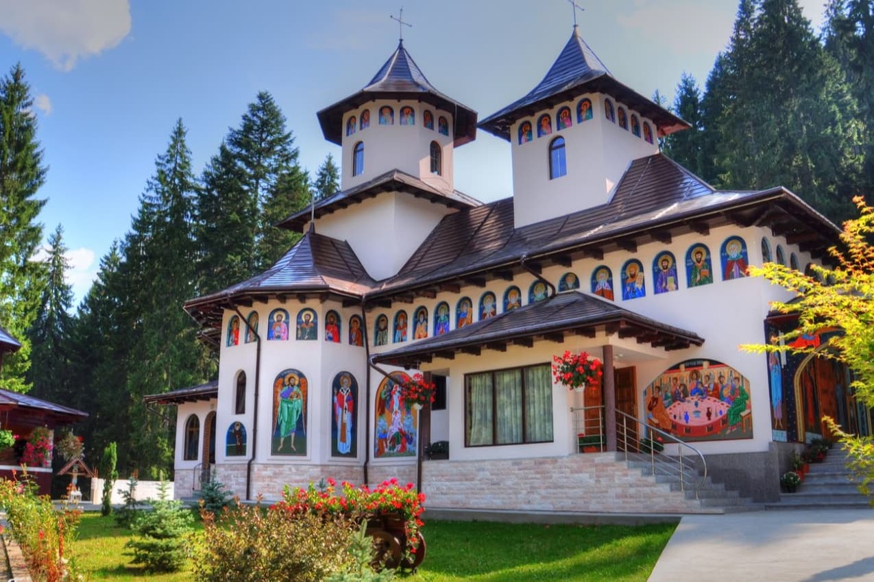 Manastirea Sihastria Raraului 3