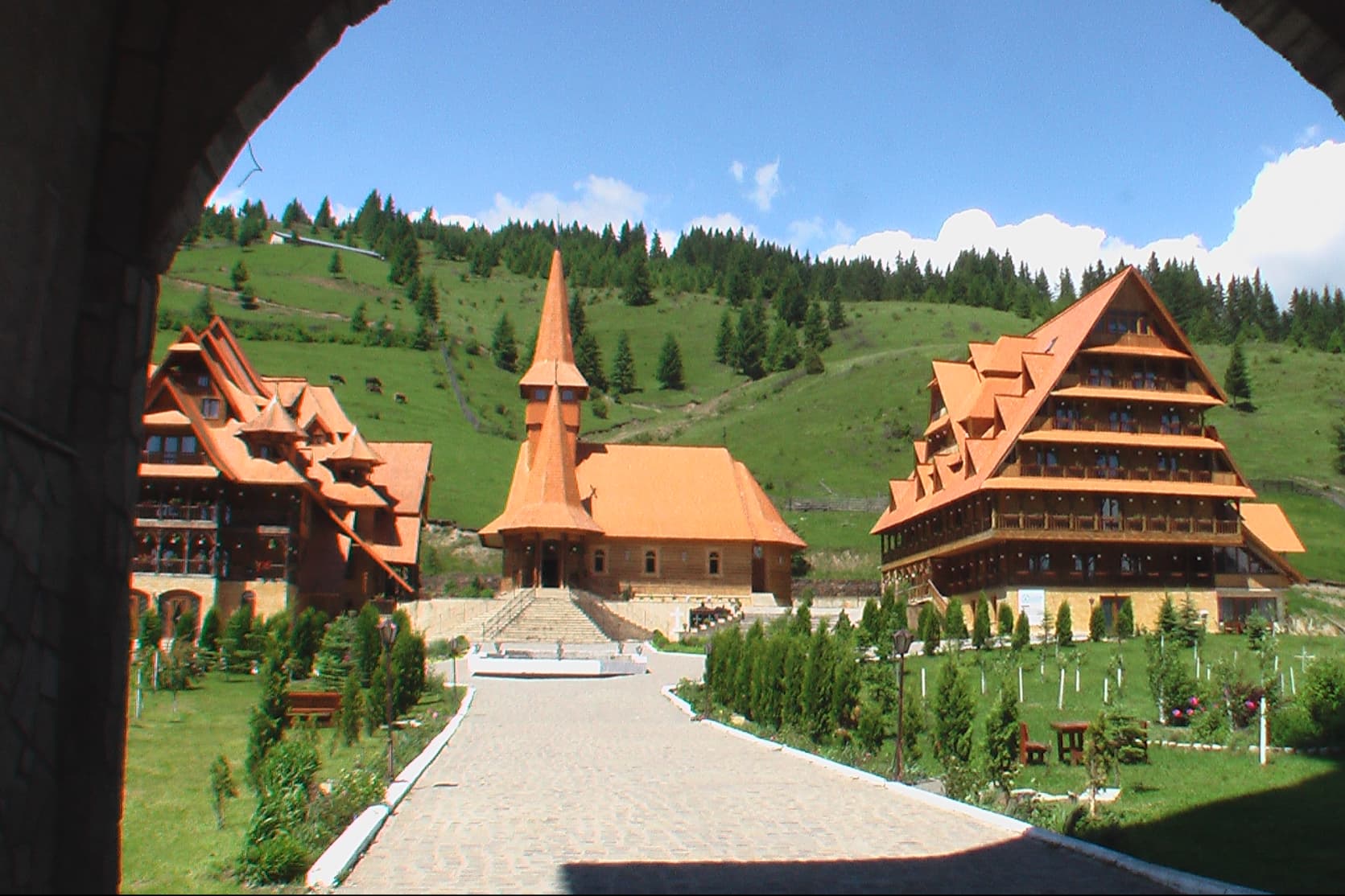 Manastirea Acoperamantul Maicii Domnului 2