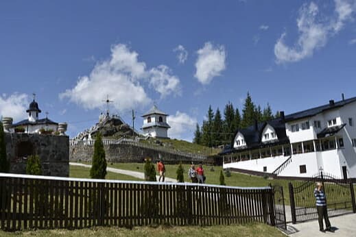 Mănăstirea Piatra Tăieturii – apus cu Panoramic Bus-2