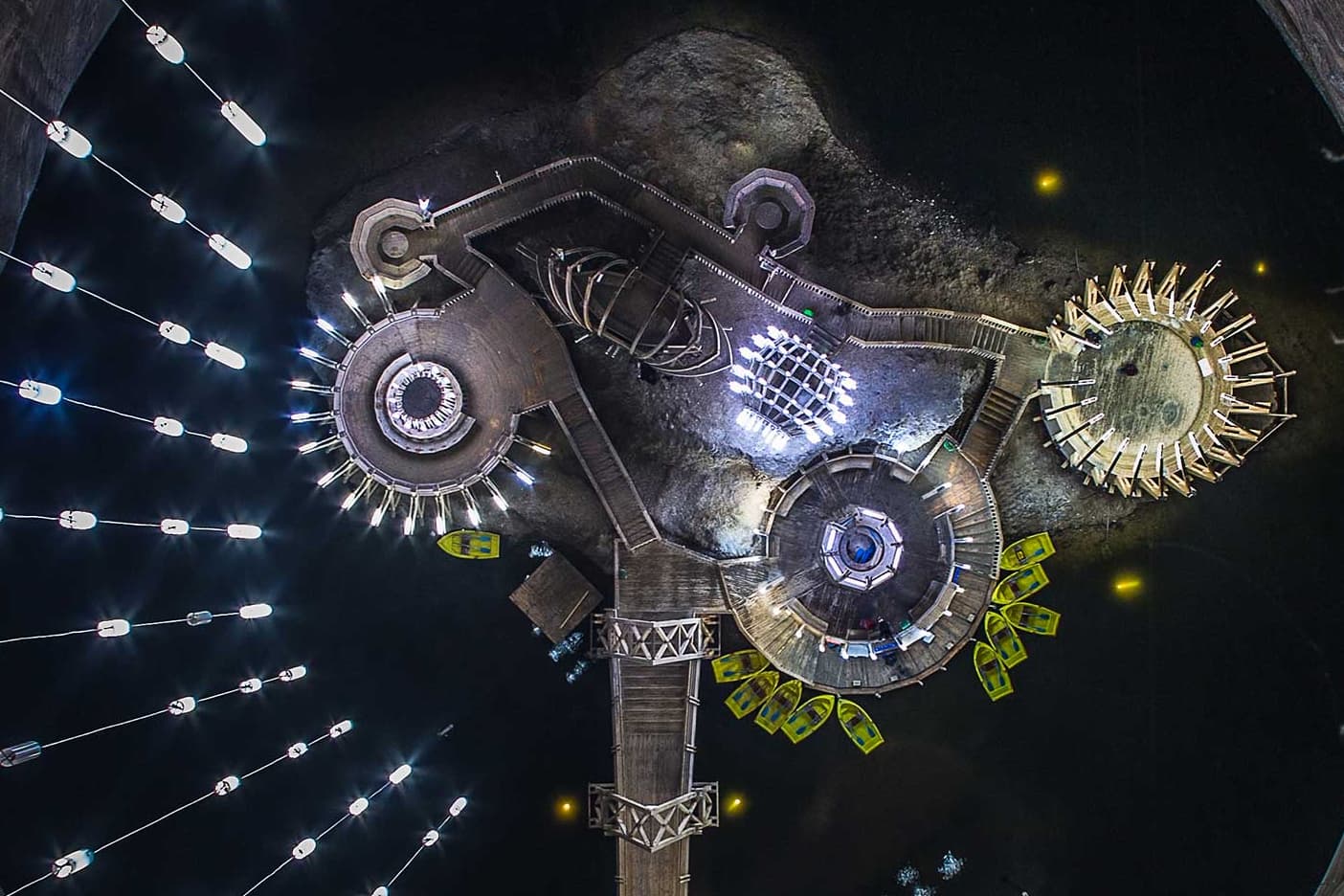 De la icoana făcătoare de minuni a Maicii Domnului de la Nicula la adâncurile Salinei Turda