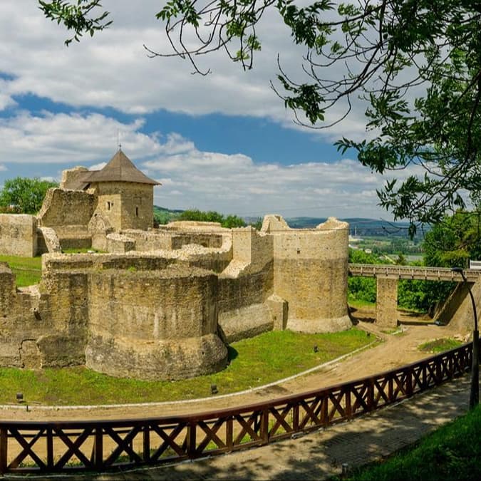Manastiri unice din Tara Fagilor,Cetatea Sucevei și Drumul Talienilor