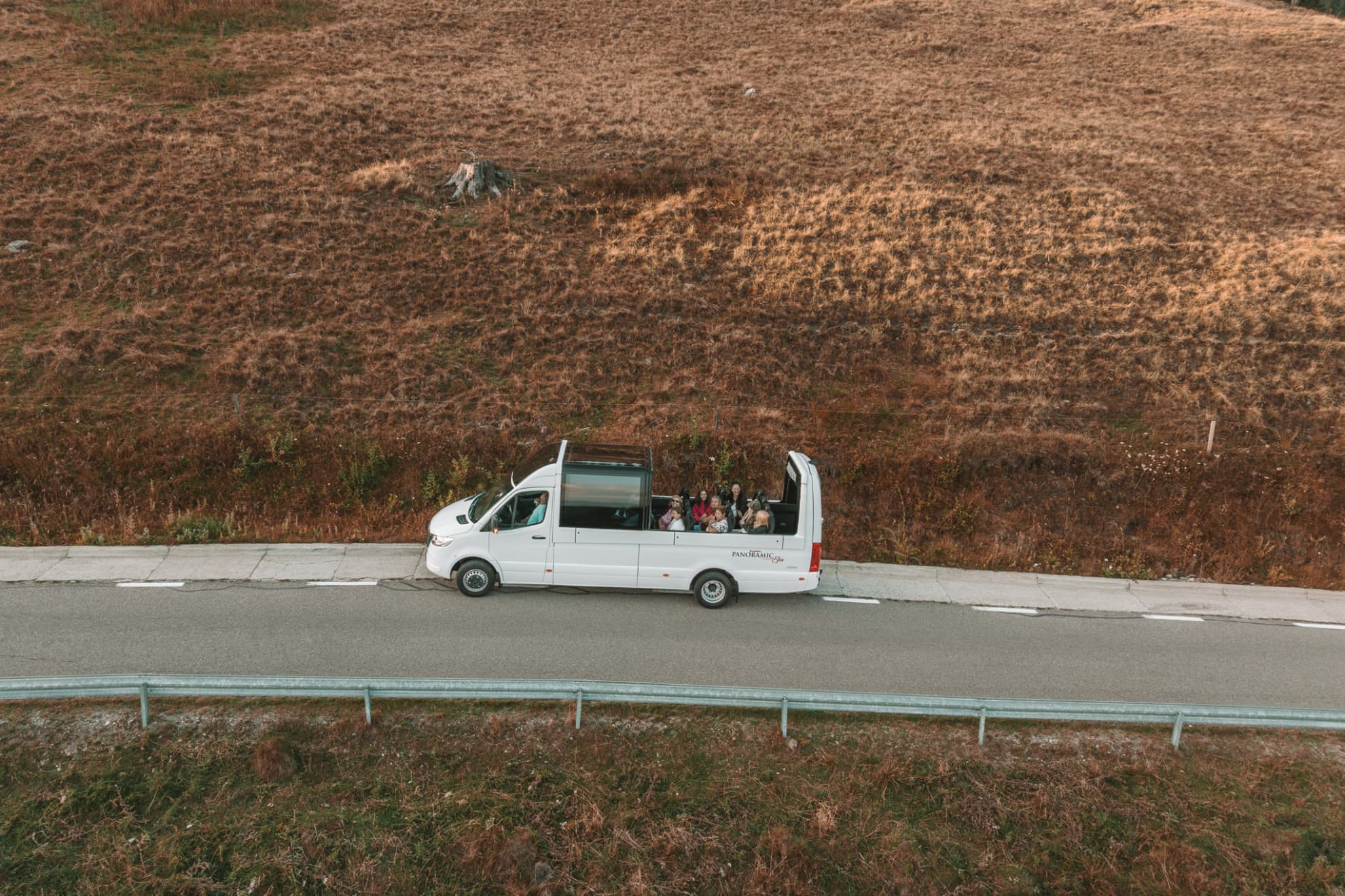 O după-amiază de poveste pe Bârnărel – Mănăstirea Sf. Nectarie si popas la Hanul lui Mujdei cu Panoramic Bus -3