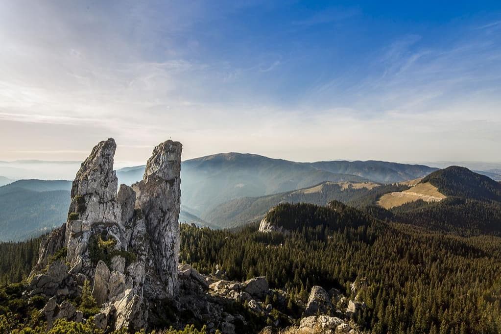 O după-amiază relaxantă la Manastirea Sihăstria Rarăului,Pietrele Doamnei si Transrarau -3